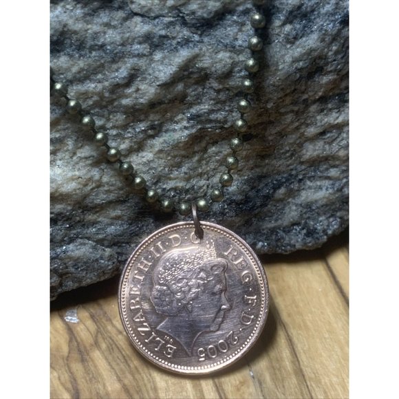 UK 2 Pence Bron Coin Pendant Prince of Wales Plume Welsh Ostrich. Elizabeth. A1 - Picture 3 of 4